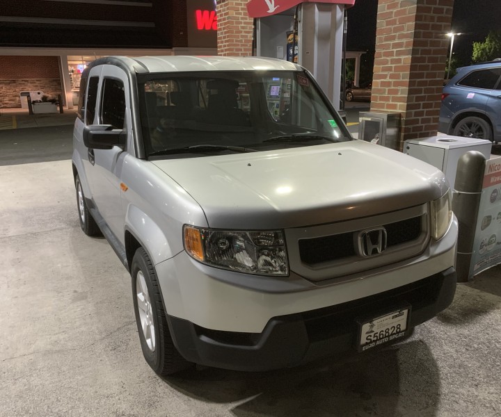 2010 Honda Element at a gas station
